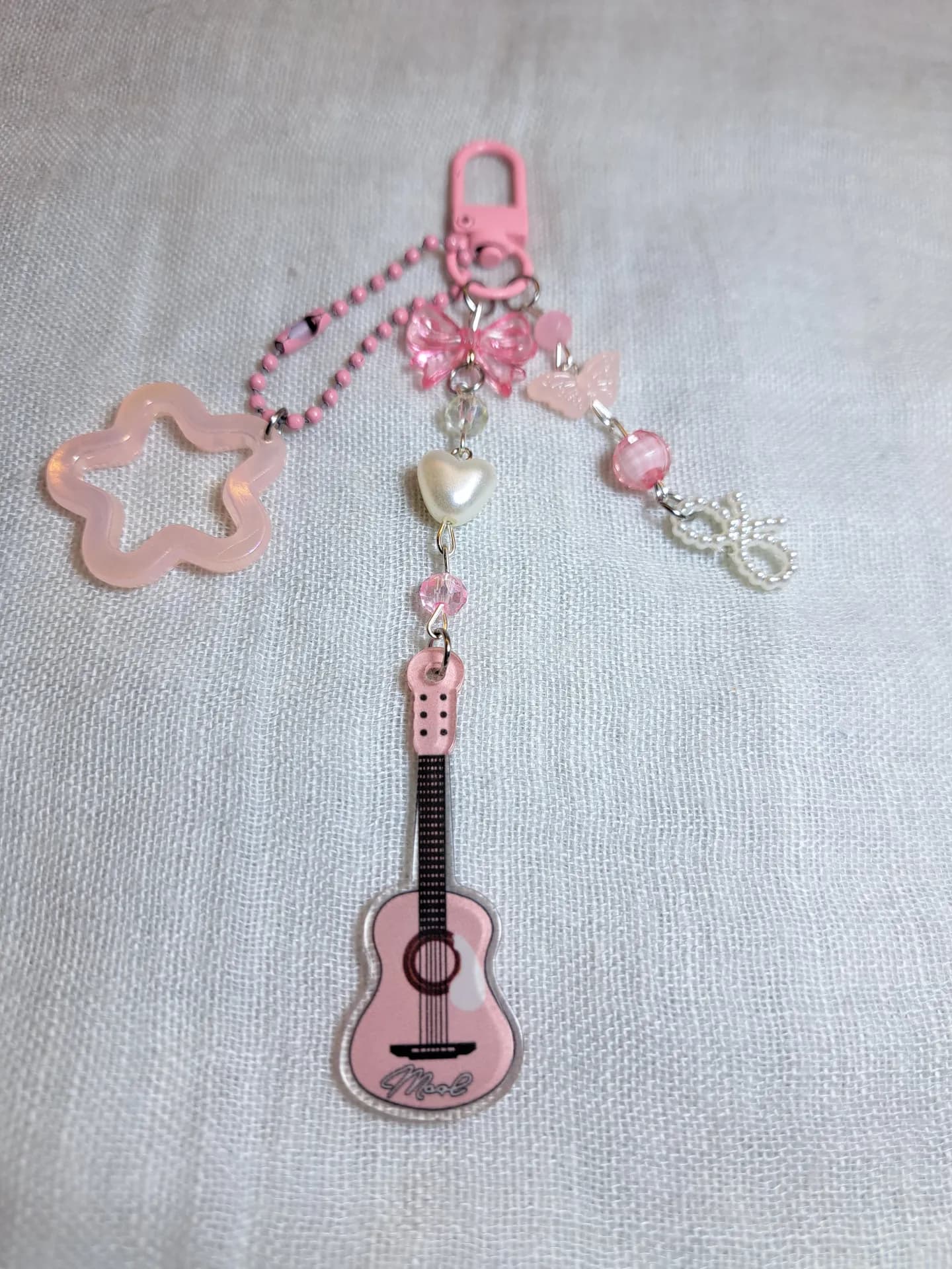 چارم‌گیتار صورتی 🎸 2